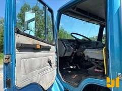 2001 FREIGHTLINER FL70 S/A FUEL & LUBE TRUCK VIN: 1FVABTAK81HG95533