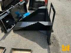 UNUSED 40 INCH TREE SPADE BUCKET