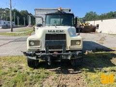 1981 MACK DM686SX TANDEM AXLE WATER TRUCK VIN: 1M2B128C7BA008007