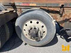 1994 PETERBILT 357 TRI ROLL OFF TRUCK VIN: 1XPAL60X2RN353155