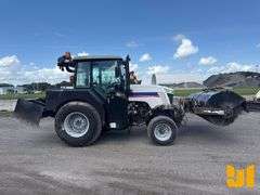 2018 MASSEY FERGUSON BROOM TRACTOR SN: JJM72004