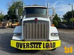2013 KENWORTH T800 TANDEM AXLE DAY CAB TRUCK TRACTOR VIN: 1XKDD40X4DJ349709