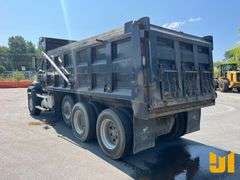 2001 MACK CL713 TRI-AXLE DUMP TRUCK VIN: 1M2AD62C81M011952
