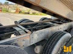 2001 MACK CL713 TRI-AXLE DUMP TRUCK VIN: 1M2AD62C81M011952