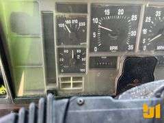 1996 INTERNATIONAL 4900 S FUEL & LUBE TRUCK VIN: 1HTSDAAN2TH314514