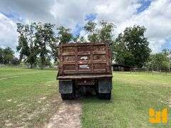 PETERBILT H400 TANDEM AXLE DUMP TRUCK VIN: 1XPCDB90NN315340