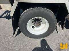 1996 INTERNATIONAL 4900 S FUEL & LUBE TRUCK VIN: 1HTSDAAN2TH314514