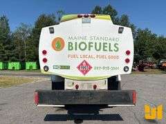 1999 INTERNATIONAL 4900 S/A FUEL & LUBE TRUCK VIN: 1HTSDAAR2XH641648