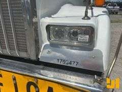 2011 KENWORTH W900 TRI AXLE DAY CAB TRUCK TRACTOR VIN: 1XKWP4TX9BJ284297