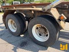 2004 VOLVO TRUCK VHD T/A ROLL OFF TRUCK VIN: 4V5KC9GG94N369391