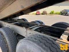 2001 MACK CL713 TRI-AXLE DUMP TRUCK VIN: 1M2AD62C81M011952