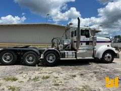 2011 KENWORTH W900 TRI AXLE DAY CAB TRUCK TRACTOR VIN: 1XKWP4TX9BJ284297