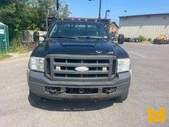 2005 FORD F550 SINGLE AXLE REGULAR CAB STAKE BED TRUCK VIN: 1FDAF56P75EA79242