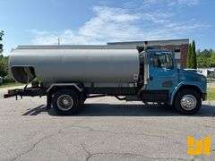 2001 FREIGHTLINER FL70 S/A FUEL & LUBE TRUCK VIN: 1FVABTAK81HG95533