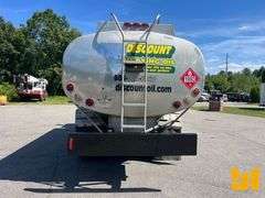 1996 INTERNATIONAL 4900 S FUEL & LUBE TRUCK VIN: 1HTSDAAN2TH314514