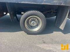 2005 FORD F550 SINGLE AXLE REGULAR CAB STAKE BED TRUCK VIN: 1FDAF56P75EA79242