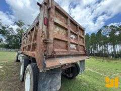 PETERBILT H400 TANDEM AXLE DUMP TRUCK VIN: 1XPCDB90NN315340