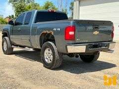2010 CHEVROLET SILVERADO EXTENDED CAB 4X4 PICKUP VIN: 1GCSKSE36AZ252821