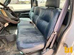 1998 CHEVROLET GMT-400 REGULAR CAB 4X4 PICKUP   VIN: 1GCGK24R5WZ274621