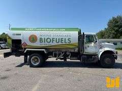 1999 INTERNATIONAL 4900 S/A FUEL & LUBE TRUCK VIN: 1HTSDAAR2XH641648