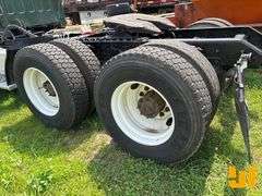 2005 FREIGHTLINER M2 TANDEM AXLE DAY CAB TRUCK TRACTOR VIN: 1FUJC5CV95HN85582