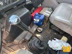1999 INTERNATIONAL 4900 S/A FUEL & LUBE TRUCK VIN: 1HTSDAAR2XH641648