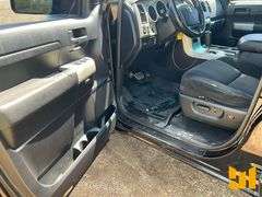 2007 TOYOTA TUNDRA SR5 TRD OFF ROAD DOUBLE CAB 4X4 PICKUP VIN: 5TFBV54107X007171