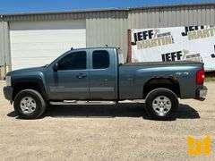 2010 CHEVROLET SILVERADO EXTENDED CAB 4X4 PICKUP VIN: 1GCSKSE36AZ252821
