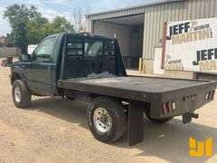 2002 FORD F-350 SINGLE AXLE REGULAR CAB 4X4 FLATBED TRUCK VIN: 1FTSF31L72EB25214