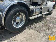 2011 KENWORTH W900 TRI AXLE DAY CAB TRUCK TRACTOR VIN: 1XKWP4TX9BJ284297