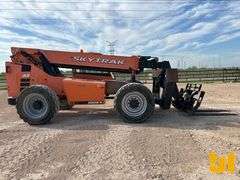 2017 JLG 1054 10000 LB TELESCOPIC FORKLIFT SN: 0160079156