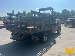 2005 FORD F550 SINGLE AXLE REGULAR CAB STAKE BED TRUCK VIN: 1FDAF56P75EA79242