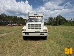 2001 INTERNATIONAL 4700 S/A REAR LOAD RESIDENTIAL COLLECTION TRUCK VIN: 1HTSCAAN51H213578