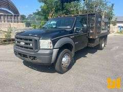 2005 FORD F550 SINGLE AXLE REGULAR CAB STAKE BED TRUCK VIN: 1FDAF56P75EA79242