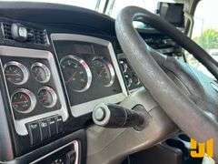 2011 KENWORTH W900 TRI AXLE DAY CAB TRUCK TRACTOR VIN: 1XKWP4TX9BJ284297
