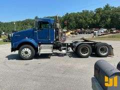 2010 KENWORTH T800 TANDEM AXLE DAY CAB TRUCK TRACTOR VIN: 1XKDD40XGAJ274541