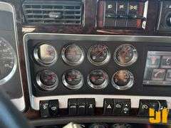 2013 KENWORTH T800 TANDEM AXLE DAY CAB TRUCK TRACTOR VIN: 1XKDD40X4DJ349709