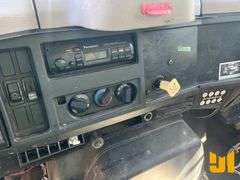 1996 INTERNATIONAL 4900 S FUEL & LUBE TRUCK VIN: 1HTSDAAN2TH314514