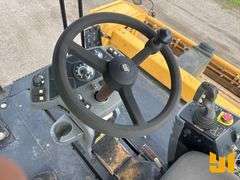 2011 CATERPILLAR CB64 TANDEM VIBRATORY ROLLER SN: DJM00225