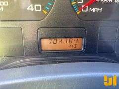 2005 INTERNATIONAL 7600 TRI-AXLE DUMP TRUCK VIN: 1HTWYSBT25J036010