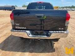2007 TOYOTA TUNDRA SR5 TRD OFF ROAD DOUBLE CAB 4X4 PICKUP VIN: 5TFBV54107X007171