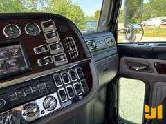 2015 PETERBILT 389 TANDEM AXLE ROLLBACK TRUCK VIN: 1NPXL40X3FD272644