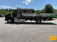 1999 KENWORTH T800 SINGLE AXLE ROLLBACK TRUCK VIN: 1NKDHT7X5XJ796956