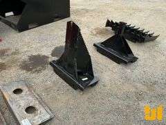 UNUSED MINI UNIVERSAL ATTACH SKID STEER TREE SPADE TREE SPADE BUCKET