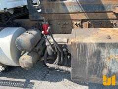 2004 VOLVO TRUCK VHD T/A ROLL OFF TRUCK VIN: 4V5KC9GG94N369391