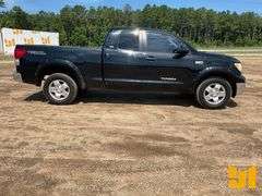 2007 TOYOTA TUNDRA SR5 TRD OFF ROAD DOUBLE CAB 4X4 PICKUP VIN: 5TFBV54107X007171