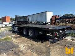 2015 PETERBILT 348 TANDEM AXLE REGULAR CAB FLATBED TRUCK VIN: 2NP3LJ0X8FM278365