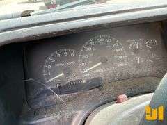 1998 CHEVROLET GMT-400 REGULAR CAB 4X4 PICKUP   VIN: 1GCGK24R5WZ274621