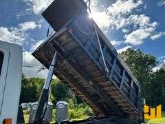 2006 VOLVO TRUCK VHD TRI-AXLE DUMP TRUCK VIN: 4V5K99GH36N393468
