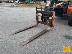 2013 JLG G9-43A 9000 LB TELESCOPIC FORKLIFT SN: 0160052203